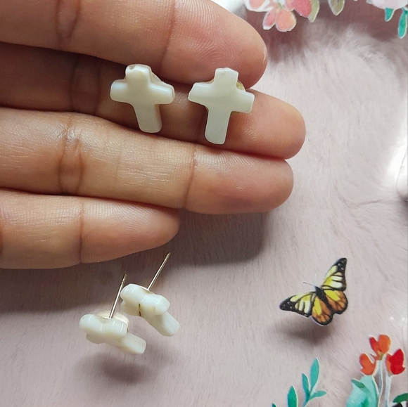 Handmade Mother of Pearl Cross - Picture 2 of 4